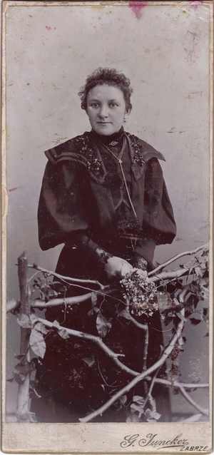 Zdjcie wykonane w Atelier Gustav Juncker.